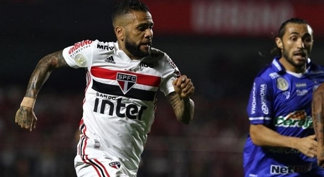 Lateral falou com os jornalistas zona mista do Morumbi depois da partida